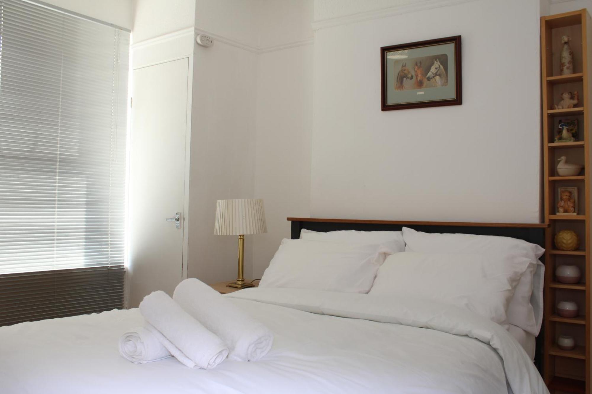 F2S Serviced Apartments 2Bedroom Terrace House With Free Wifi Netflix Suitable For Contractors Walking Distance To Train Station Derby Exterior photo